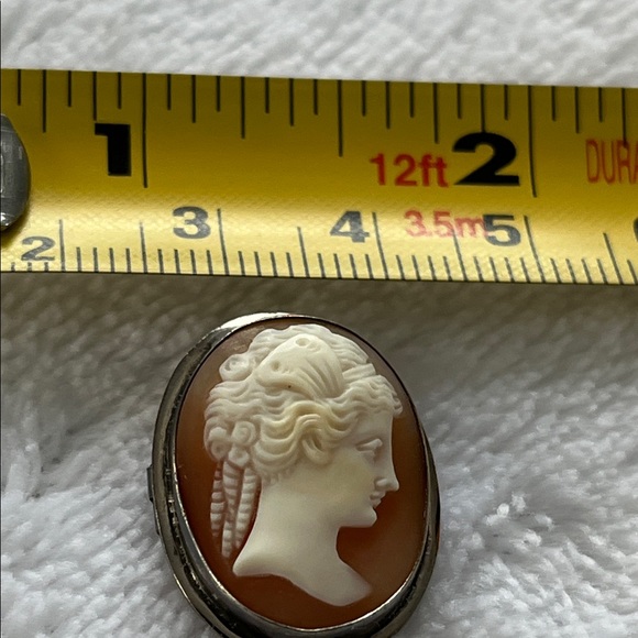 Source Unknown Cameo Brooch in Orange and White - Picture 2 of 10